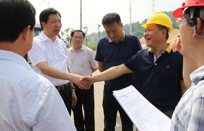 毛騰飛市長親臨株洲市銅塘灣至湘潭板塘鋪公路（株洲段）三期工程施工現(xiàn)場督查項目建設(shè)情況